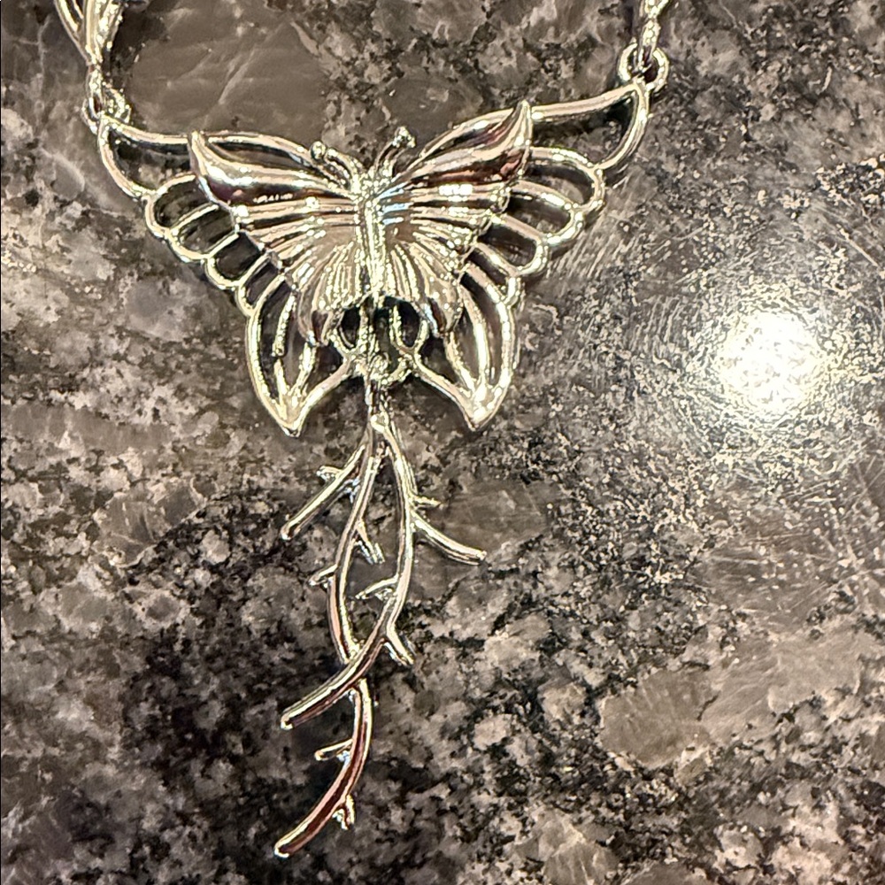 Cider Elegant Silver Tone Butterfly Pendant Chain Necklace New - Picture 1 of 9